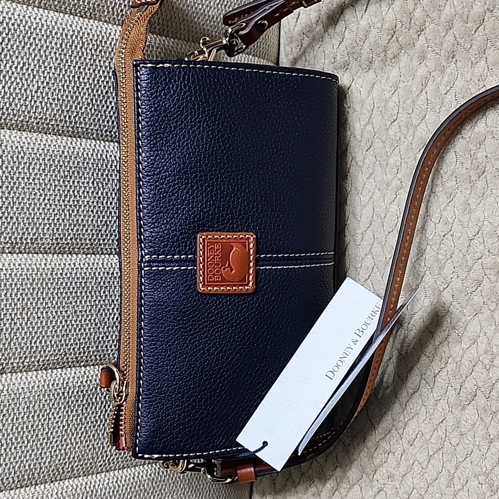 NWT Dooney & Bourke small Janine Pebble Grain Leather